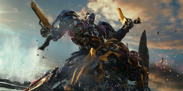 Transformers-The-Last-Knight-Optimus-Bumblebee-fight
